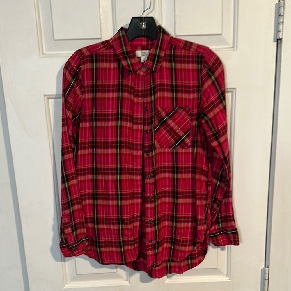 True Craft Red Plaid Button Down size small